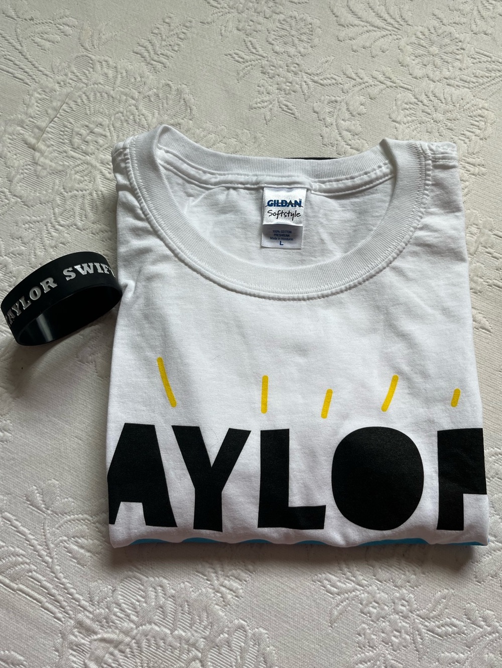 NEW Taylor Swift T-Shirt L And Bracelet Set Speak Now